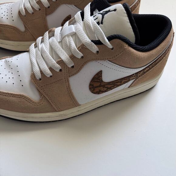 AIR JORDAN 1 LOW SE Size US Men 8/ Women 9.5 - Picture 3 of 9